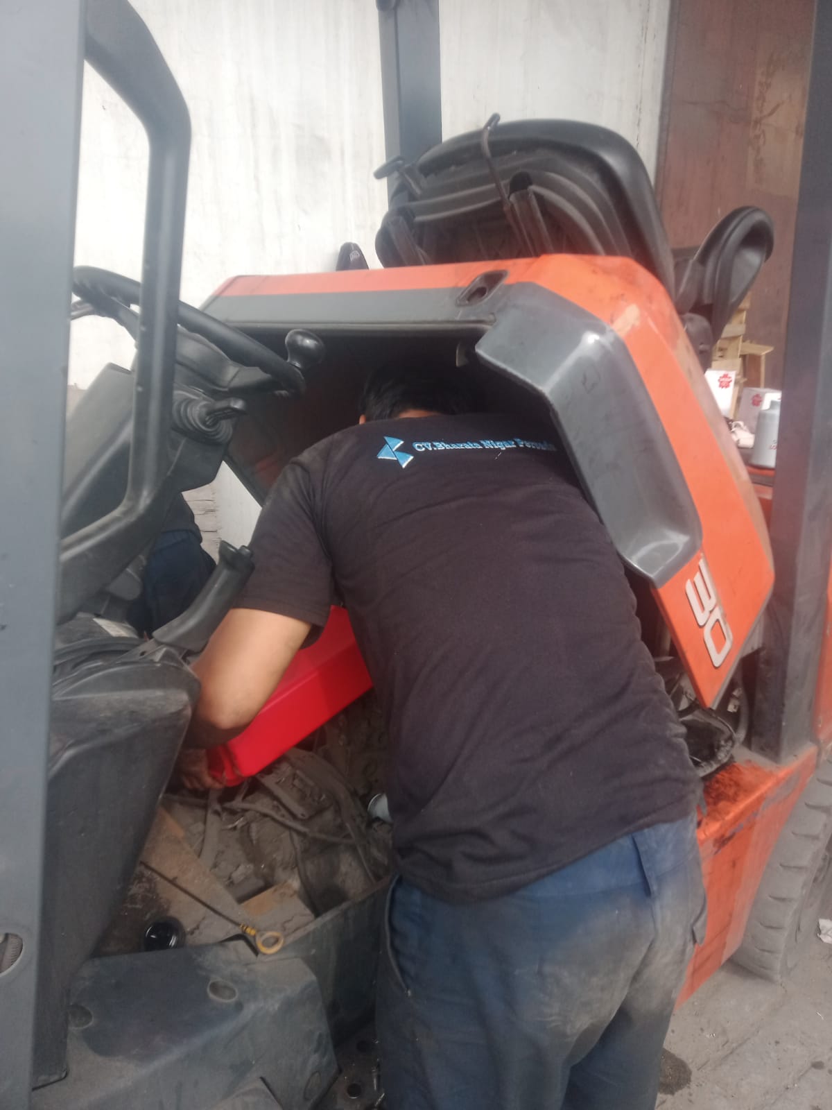 Perawatan sistem hidrolik forklift - CV Bharata Nigar Persada
